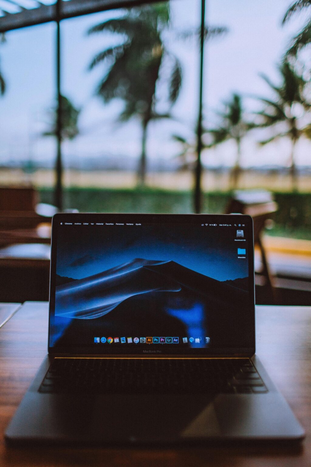 travel-laptop travel-laptop